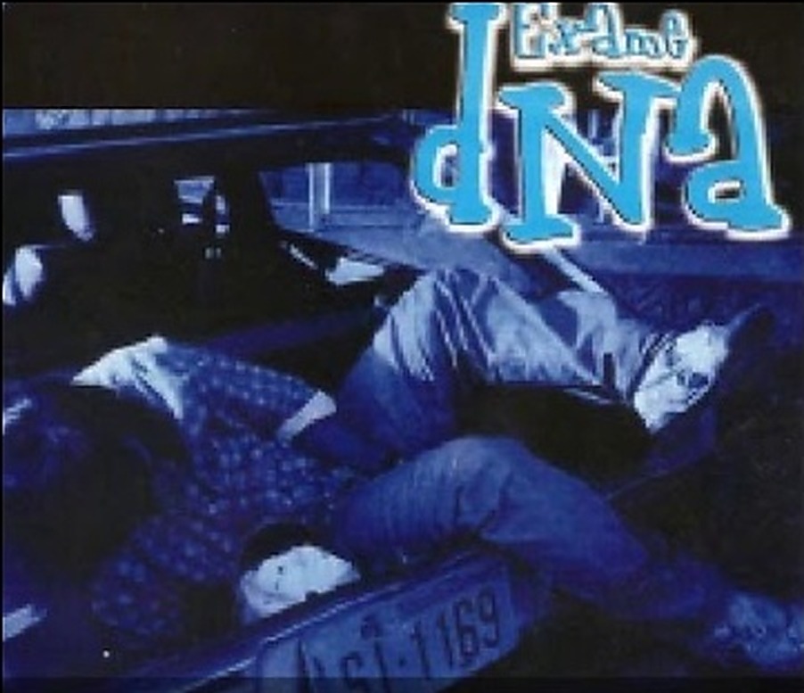 Capa original do primeiro CD EXAME DNA de 2001, com o logotipo manuscrito em turquesa
